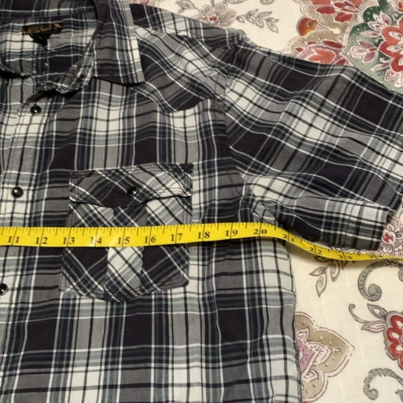 Men’s short sleeved Helix Black plaid shirt. - Picture 5 of 9